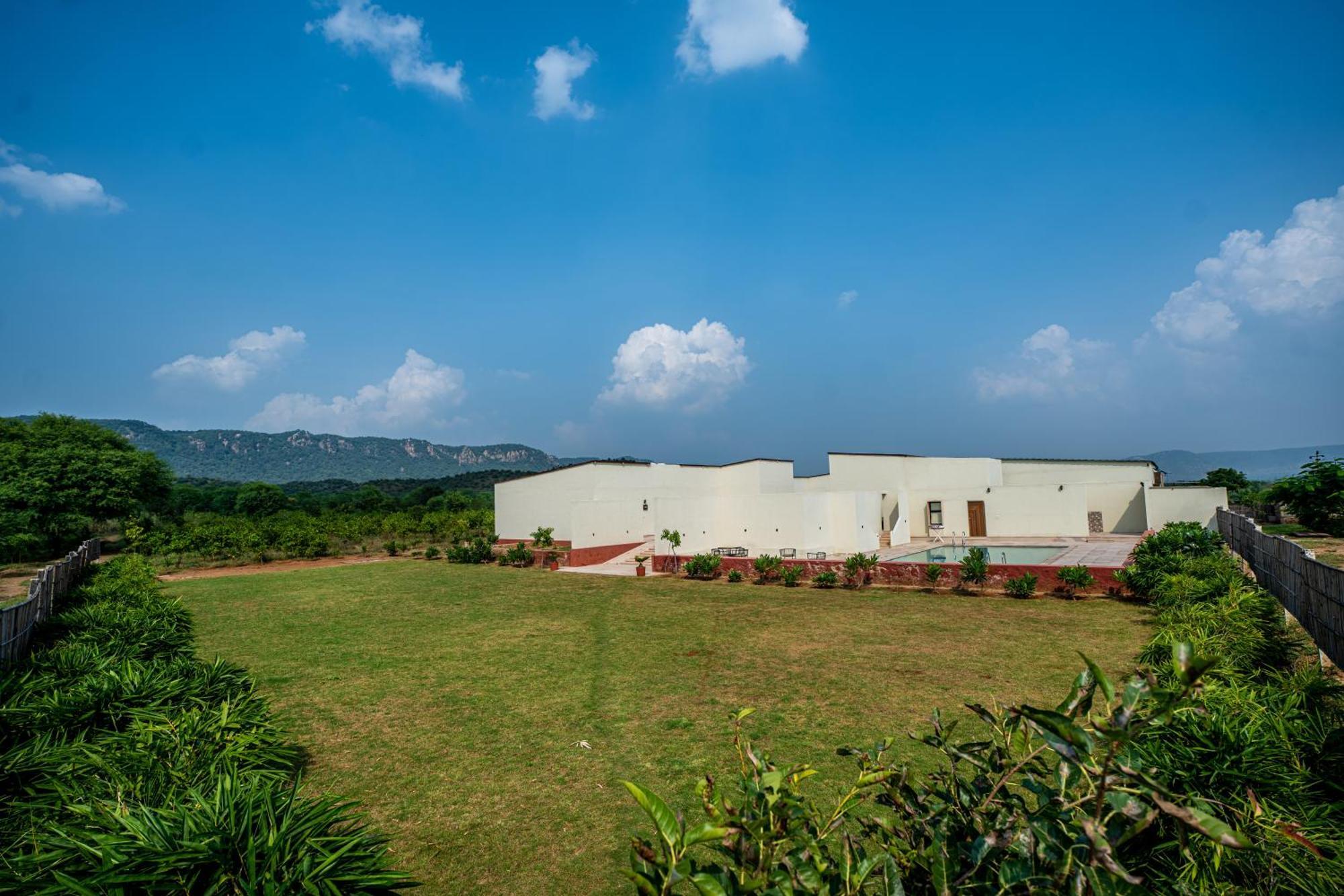 Guldaar Sariska - A Luxury Forest Resort Tehla Exteriör bild