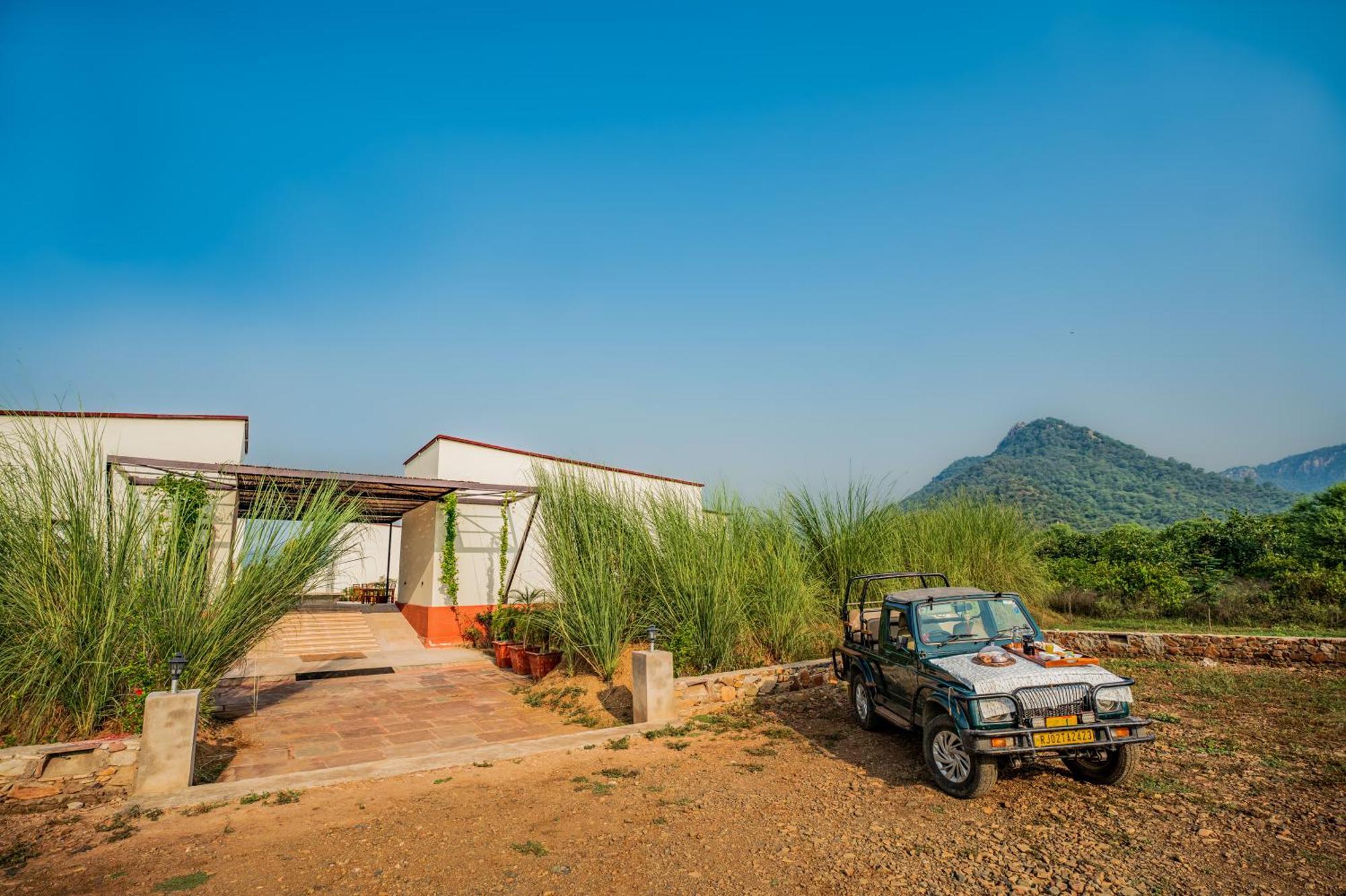 Guldaar Sariska - A Luxury Forest Resort Tehla Exteriör bild